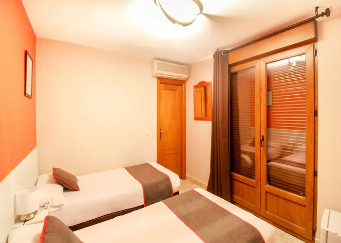 Bar El Gato Del Acueducto Гостевой дом Сеговия